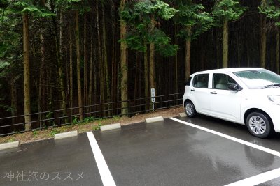 石上布都魂神社の駐車場