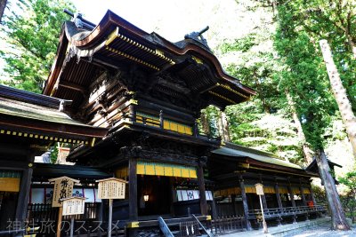 諏訪大社 下社（春宮・秋宮）に参拝｜御祭神と御神徳(ご利益)、期間限定の御朱印と記念品、見どころを紹介